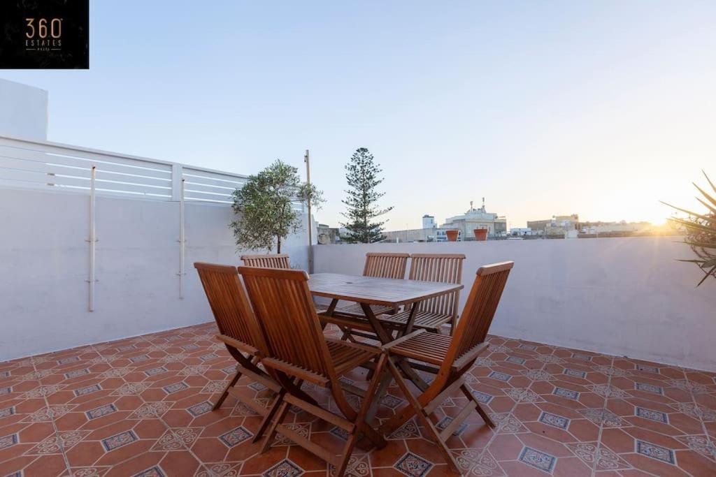 Beautiful, Typical Maltese 4Br Home With Roof Top By 360 Estates Сліма Екстер'єр фото