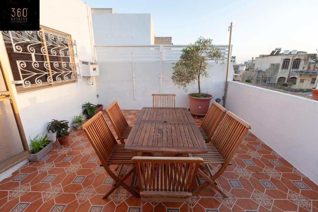 Beautiful, Typical Maltese 4Br Home With Roof Top By 360 Estates Сліма Екстер'єр фото