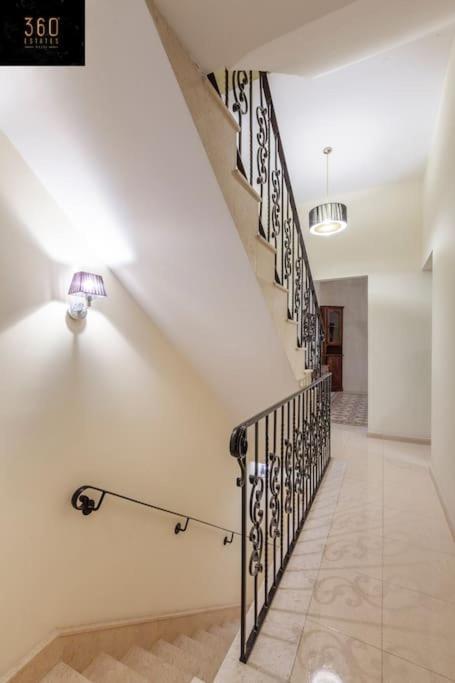 Beautiful, Typical Maltese 4Br Home With Roof Top By 360 Estates Сліма Екстер'єр фото